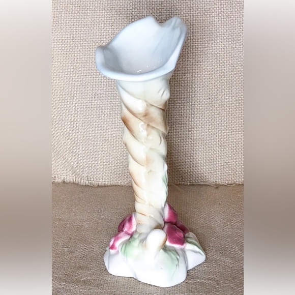 Vintage Red Berry Cornucopia Vase Porcelain Cottage Fairy Grandma Core - Picture 2 of 6